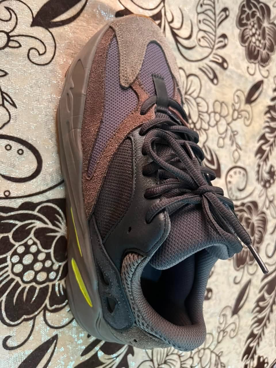 Adidas Yeezy Boost 700 V1 ‘Mauve’ EE9614 OG 2018 Pre-Owned Men’s US 9.5 NO BOX