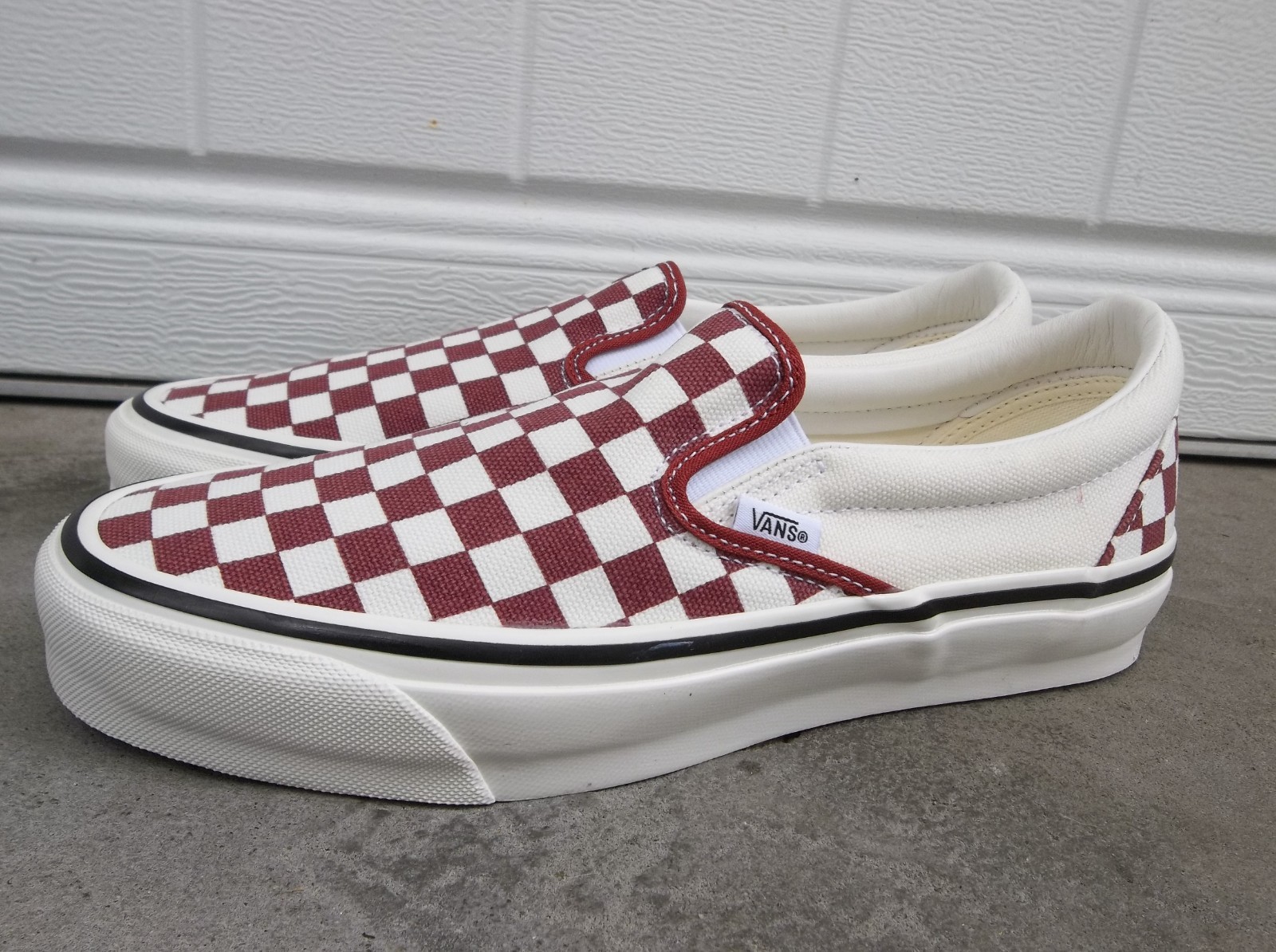 NWT MEN’S VANS LX CLASSIC SLIP ON SNEAKERS/SHOES SIZE 9.BRAND NEW FOR 2026.