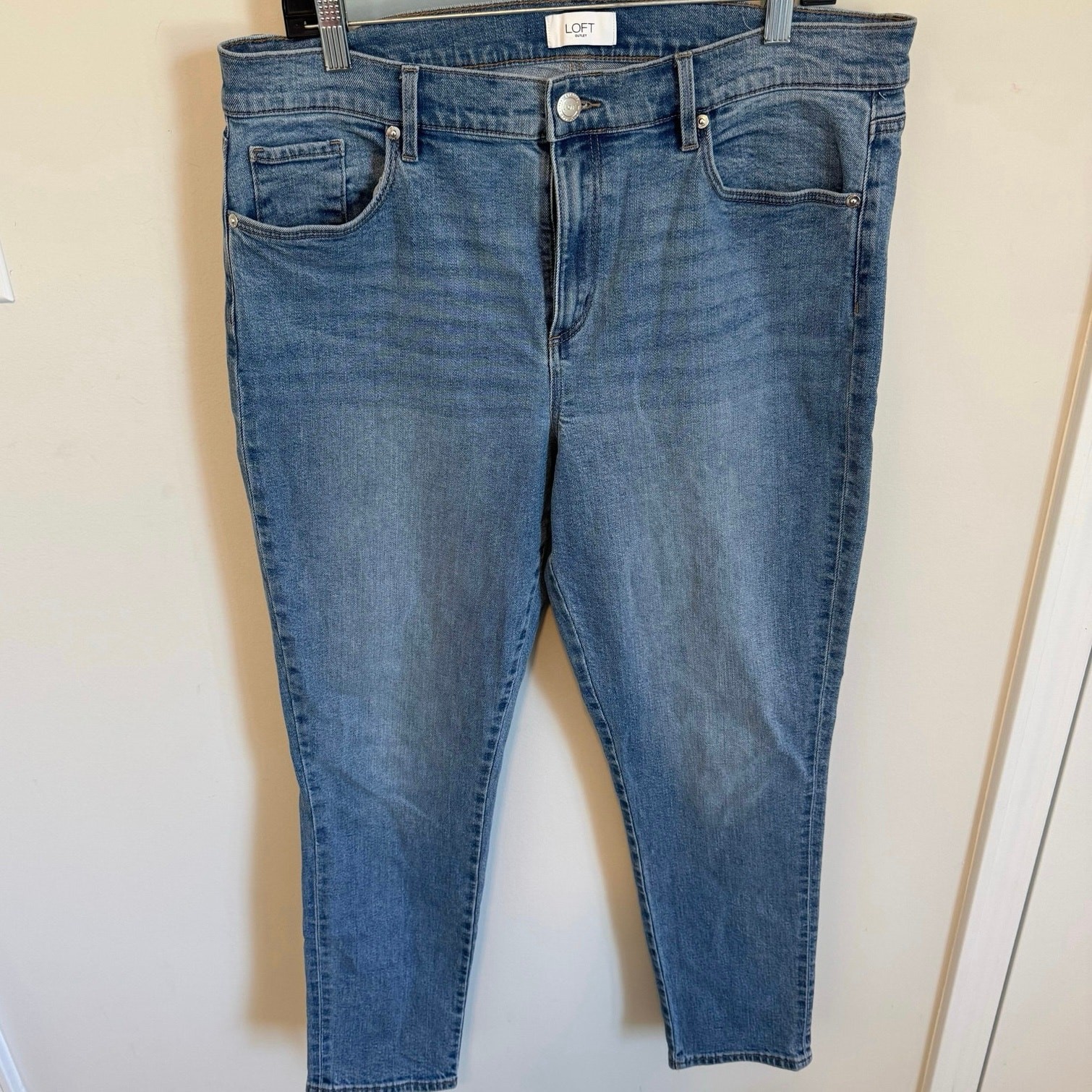 Loft outlet Blue skinny jeans woman’s size 32/14