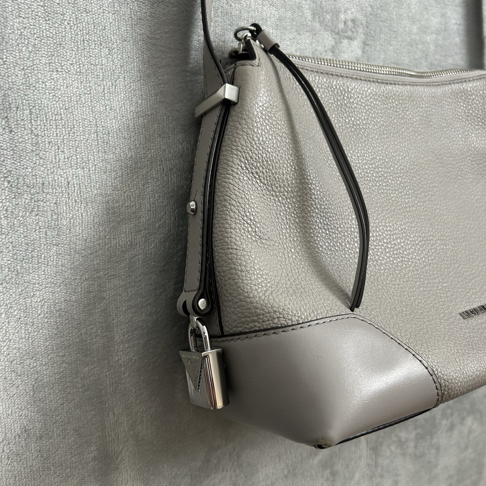 Michael Kors Crosby Pebble Leather Messenger Shoulder Crossbody Bag Purse Gray