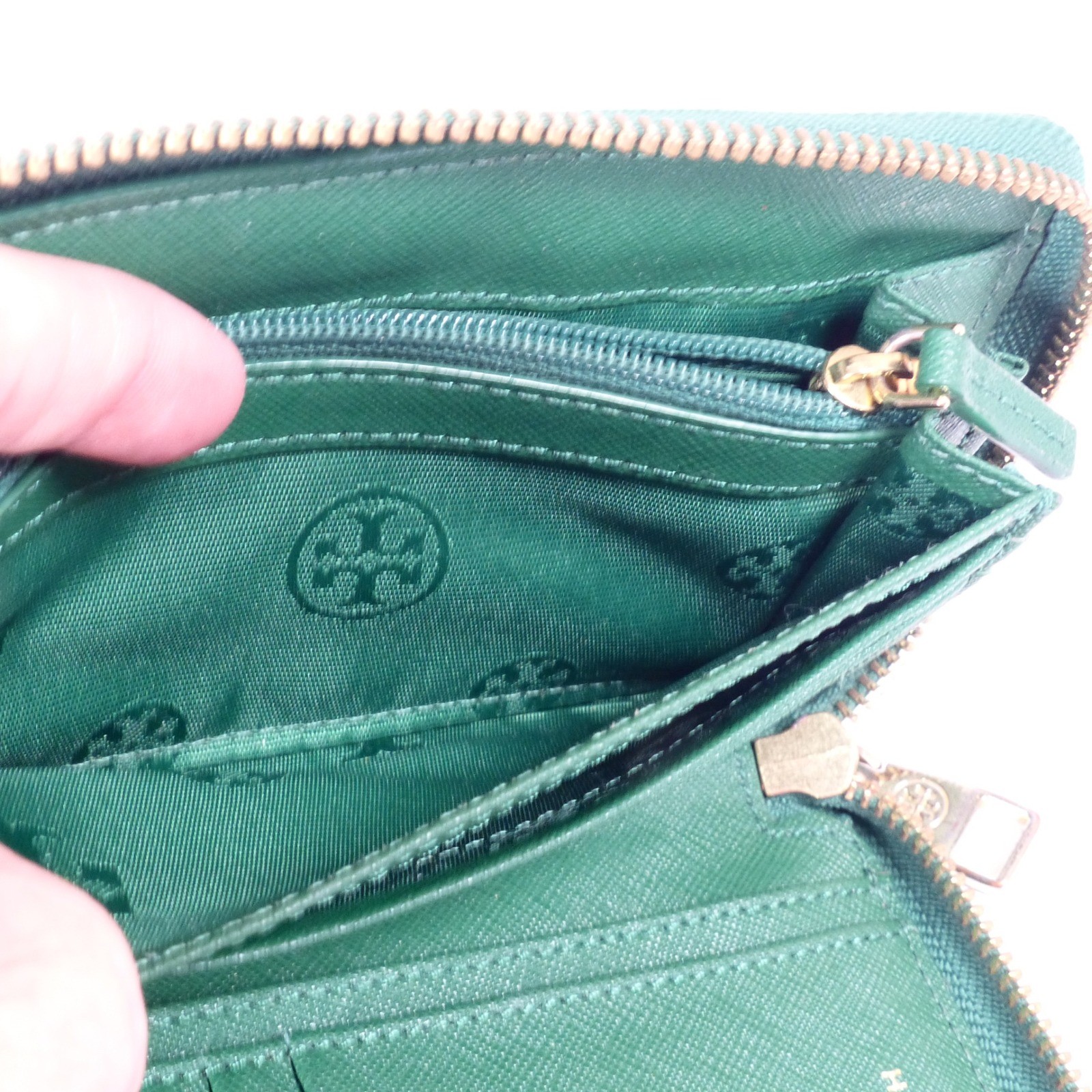 Tory Burch Green Zip Around Womens Wallet Card Slots Coin Pocket Saffiano READ
