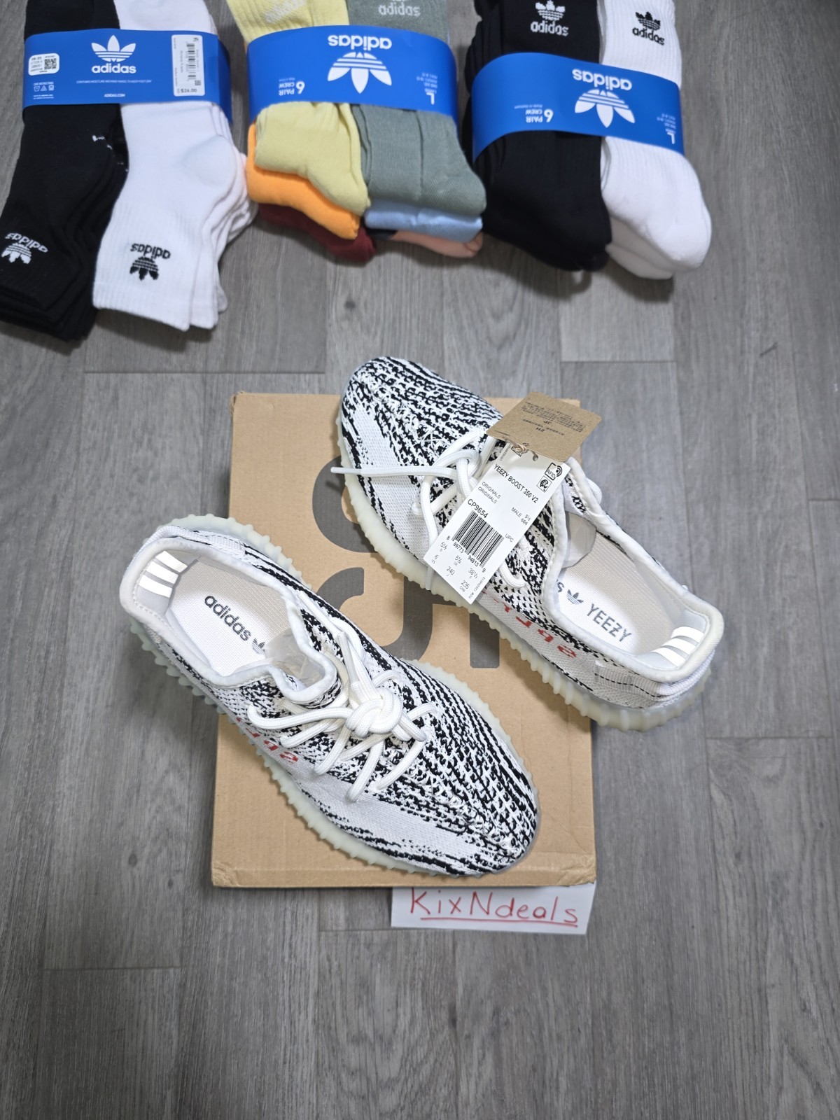 Authentic Adidas Yeezy Boost 350 V2 Zebra (CP9654) Size 6 YZY RNR Wave 500 700