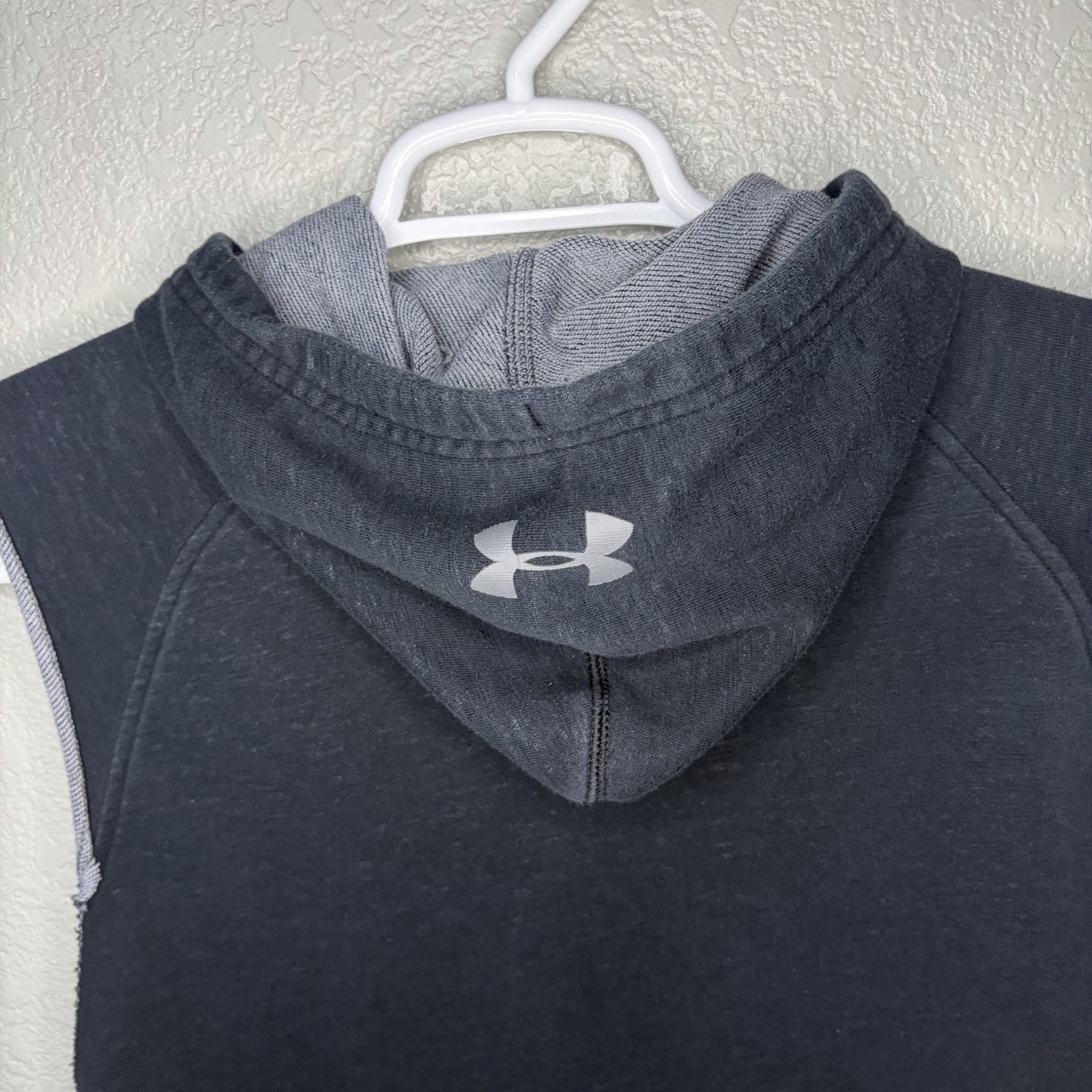 Under Armour Hoodie Mens Large Black Sleeveless Pullover Vest Kangaroo Pocket