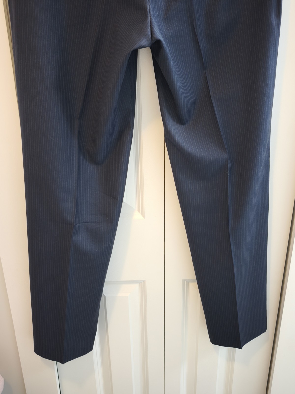 Hart Schaffner Marx Men’s Blue Pinstripe 2-Piece Suit 42R Two-Button