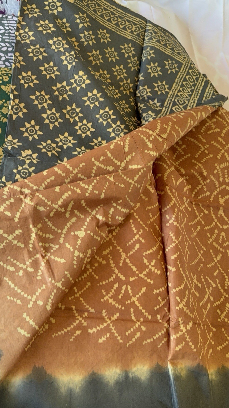 NEW 🆕, Cotton BATIK SAREE. ( Item#L3906 ) including blouse piece.