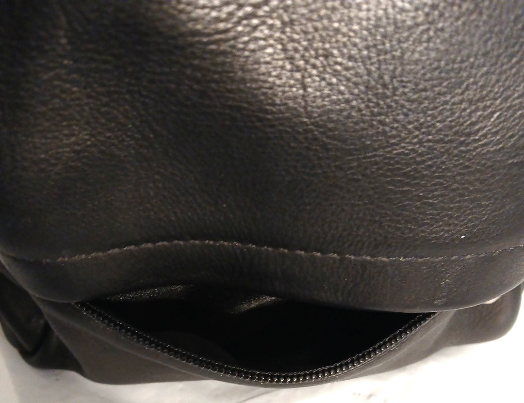 Le Donne Leather Multi-Pocket Backpack Black – Clean, Adjustable Straps, Travel