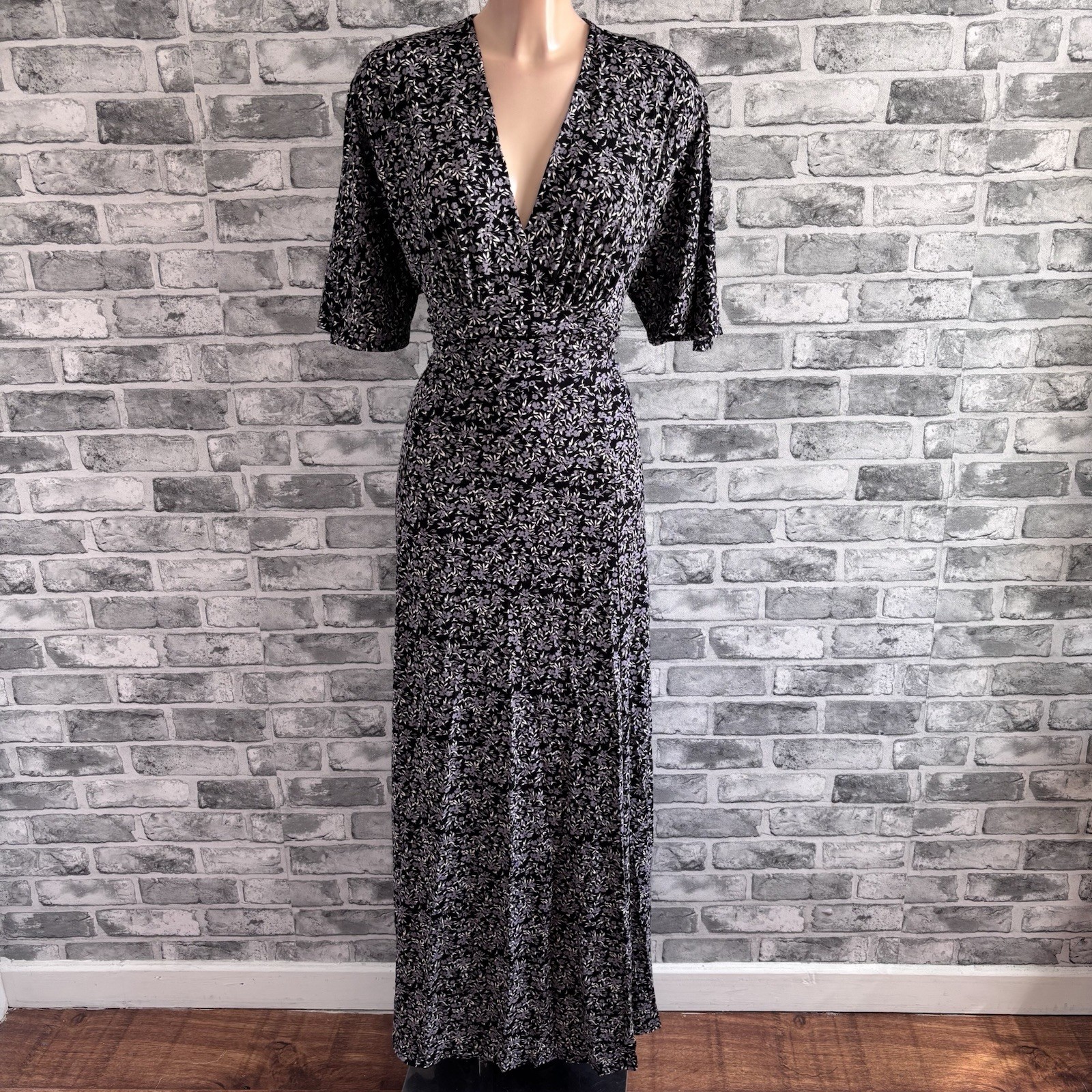 068 Black Grey White Floral Angel Sleeves Floaty Style Long Maxi Dress Size 18
