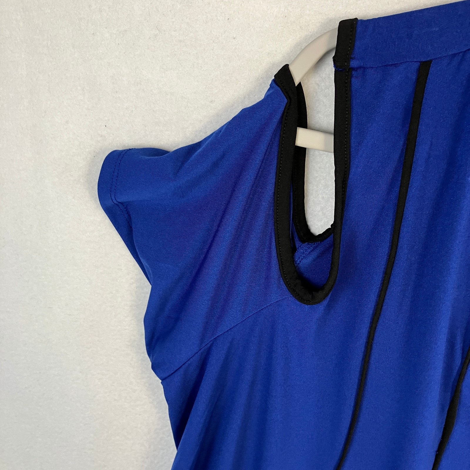 Avenue Cold Shoulder Asymmetric Tunic Women’s Size 22/24 Royal Blue