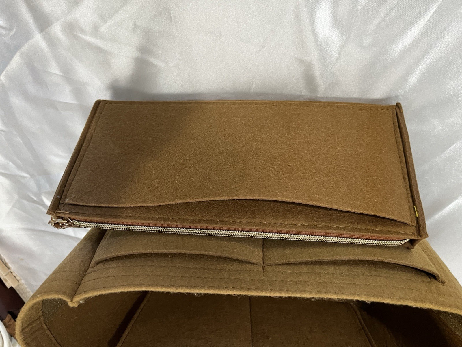 11x6x6 OMYSTYLE Felt Purse Organizer Insert in brown. Removable section