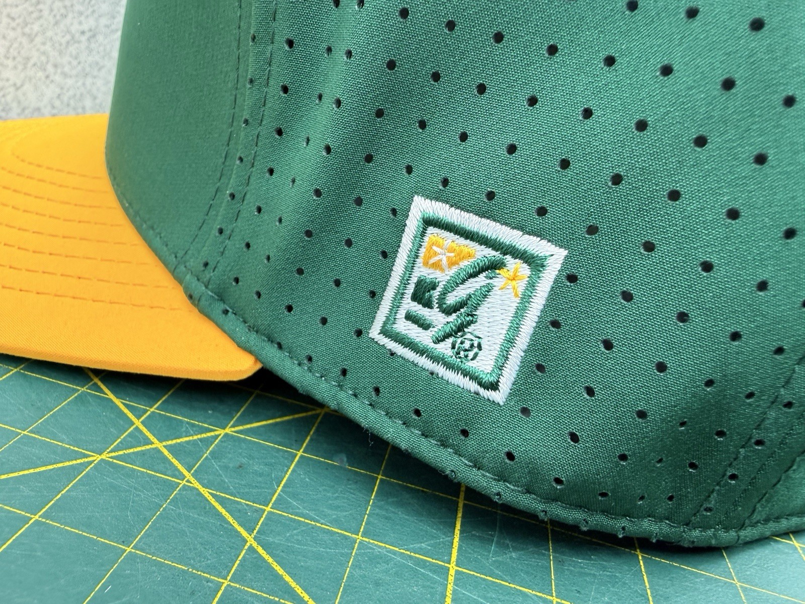 Oakland / Las Vegas Athletics A’s Fitted Baseball Hat Cap – Size M – by The Game