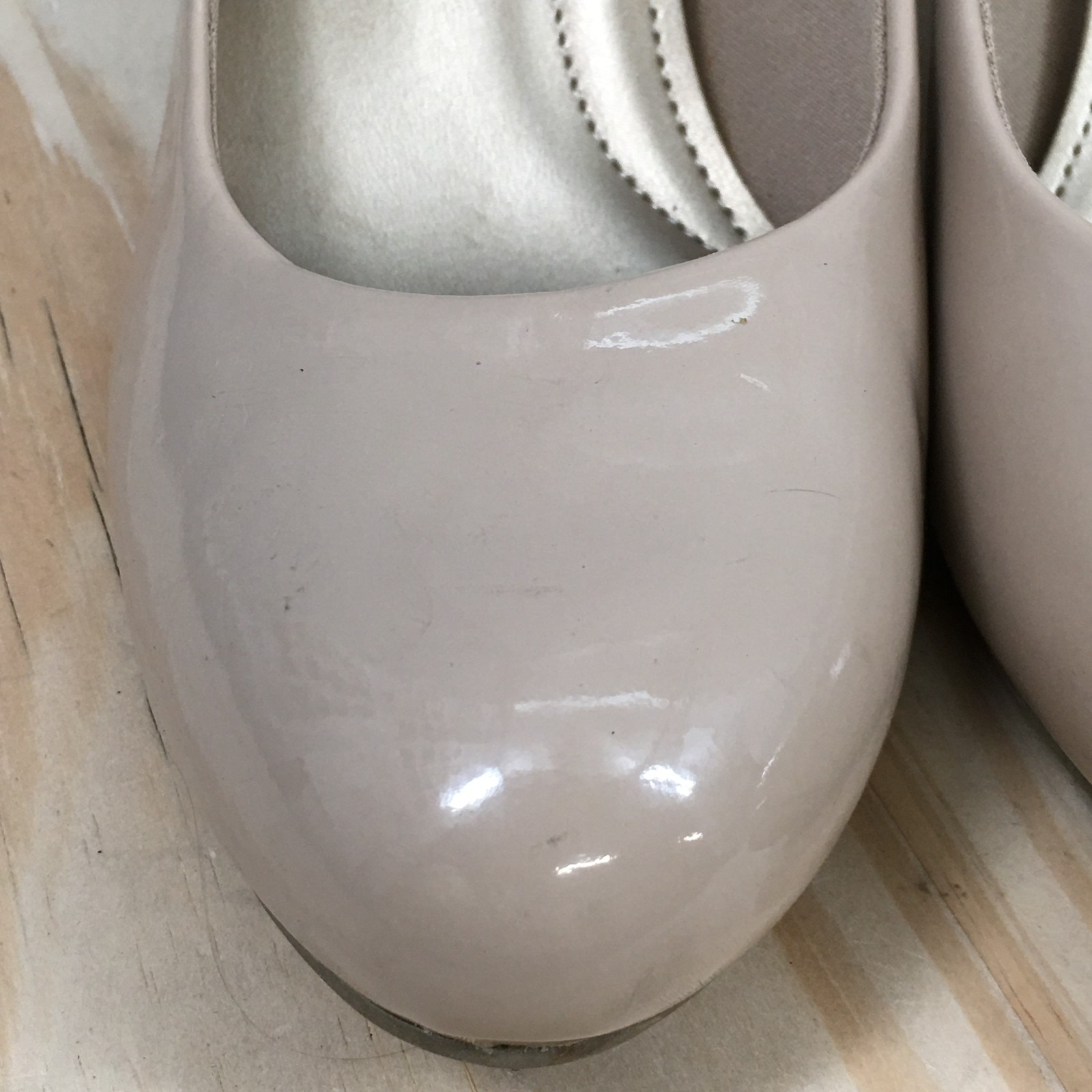 Comfort Plus by Predictions Heels Womens 9.5 Pumps Beige Patent Leather Casual