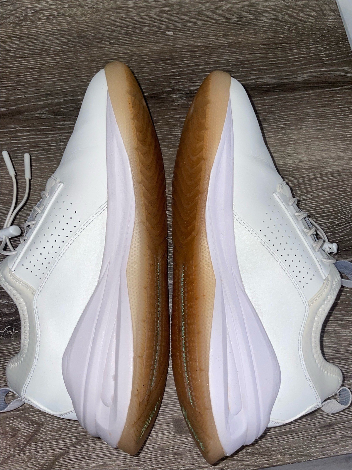 Clove Classic Womens 10 Brilliant White Sneakers