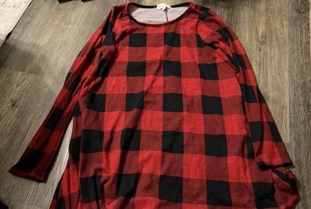 Perfect Blend Women’s Red/Black Plaid Round Neck Long Sleeve Pullover Top L