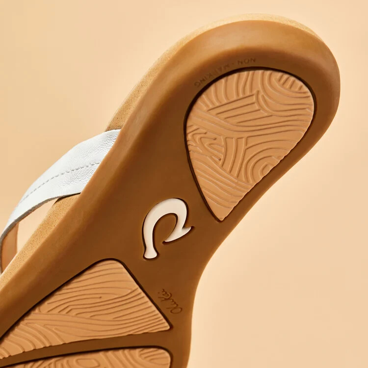 OluKai Honu Sandals – Women’s – 6 / Bright White/Golden Sand