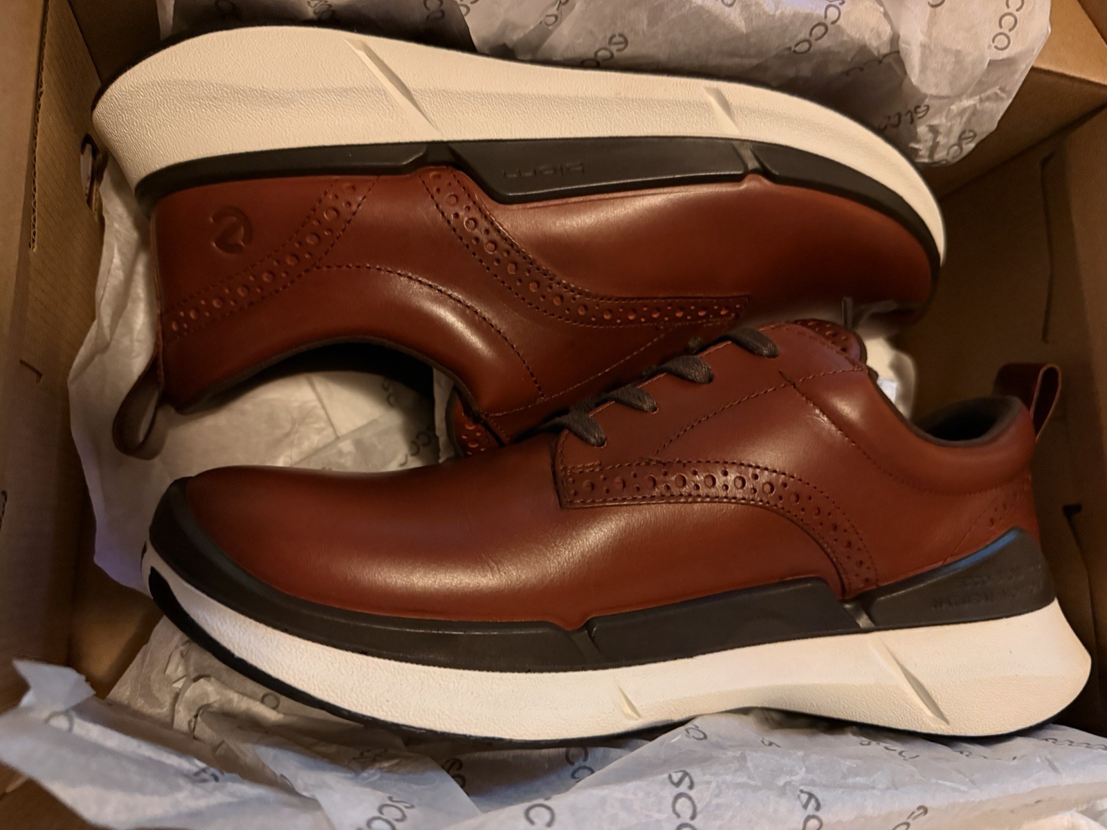 ECCO Biom 2.2 Men’s Hybrid Sneaker Size 42 (USA 8-8.5)Cognac – NEW IN BOX