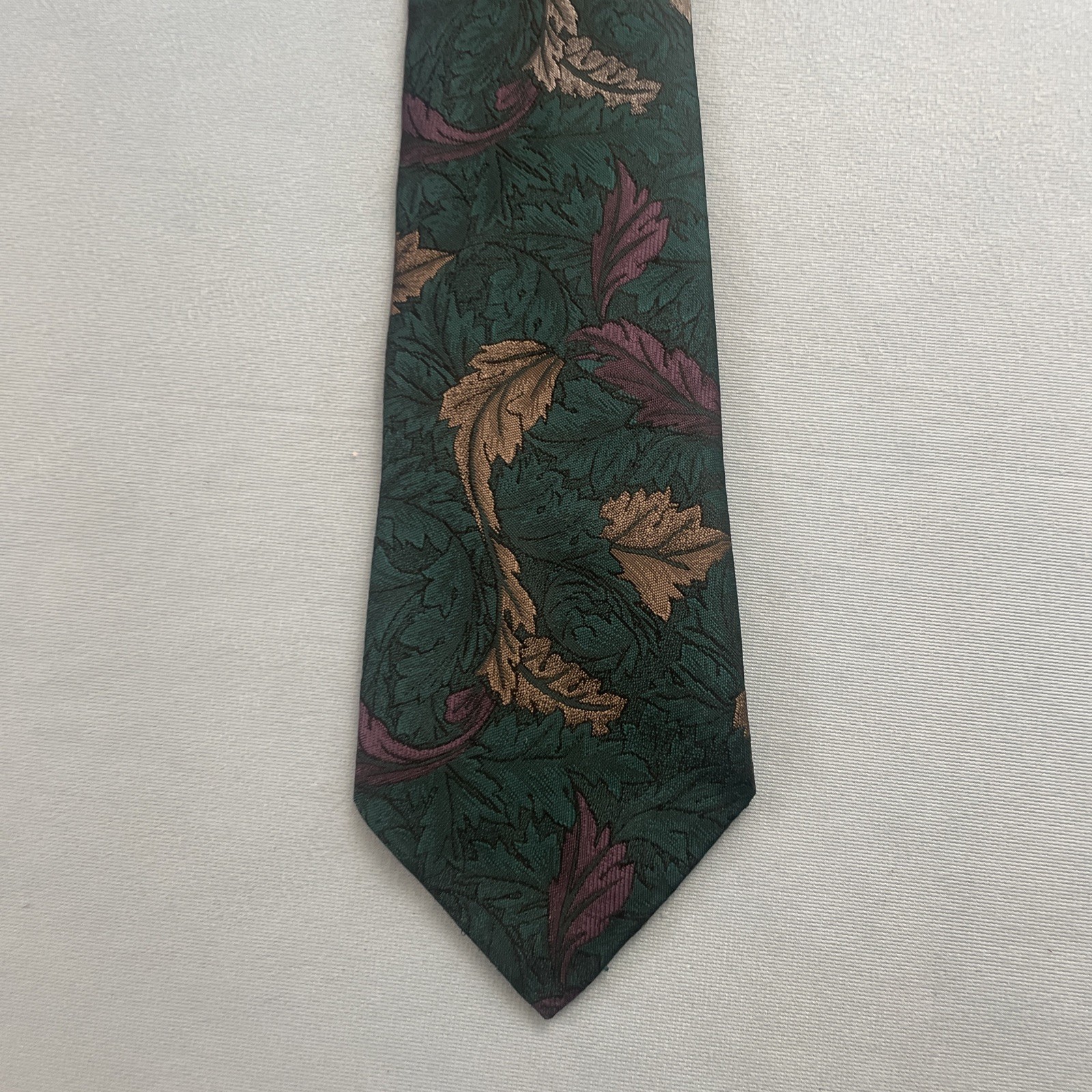 Vtg Necktie Editions Van Heusen Tie Brocade Floral MCM Poly Silk Texture 3×59″