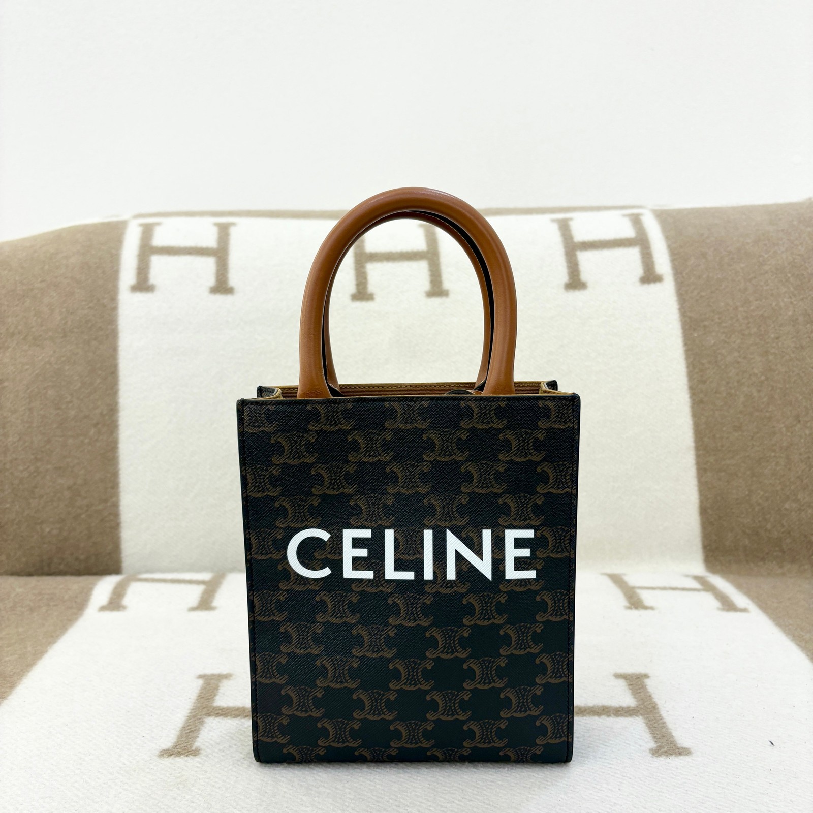 Celine Nano Vertical Cabas Brown Charcoal Triomphe (0610m5)