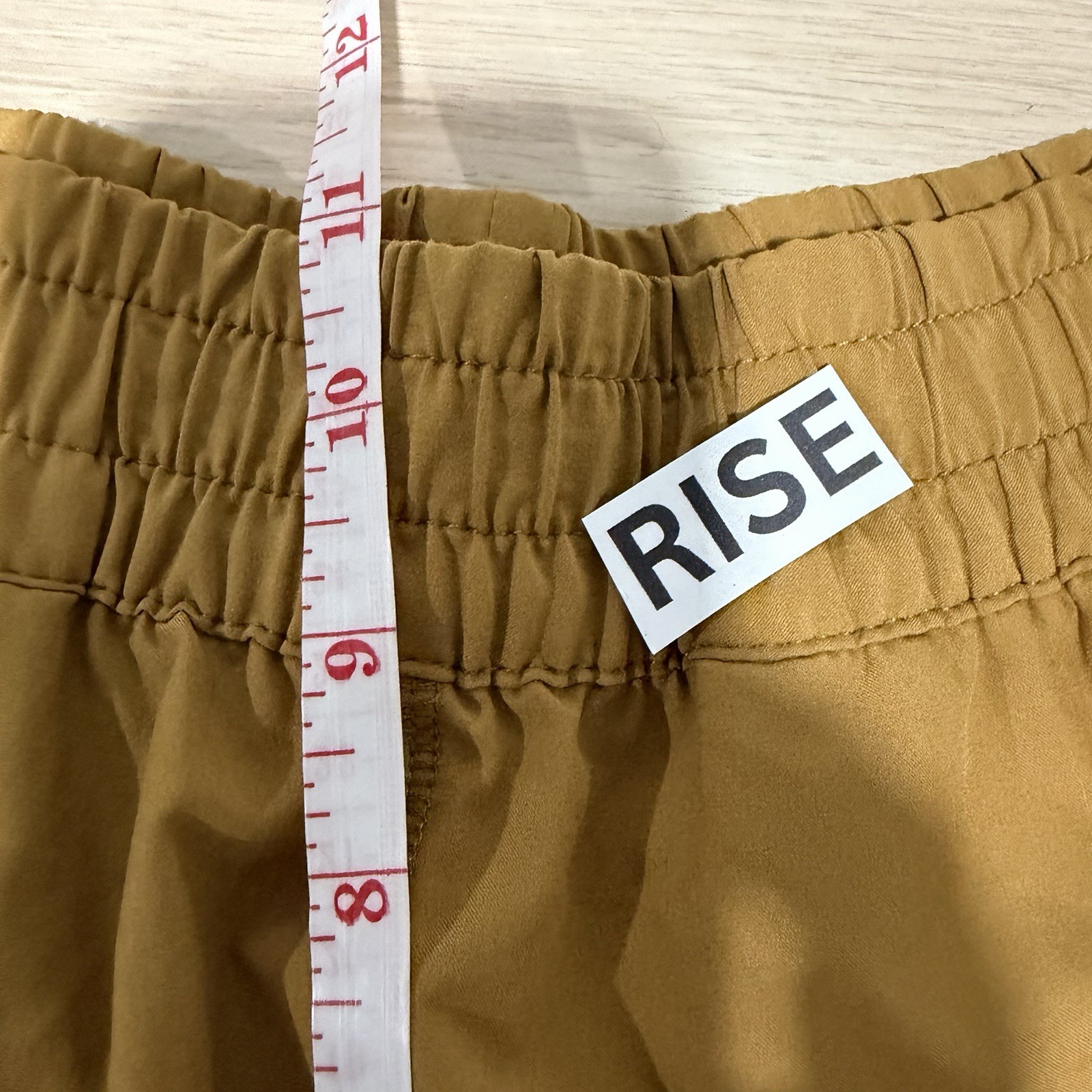 Vuori Dash Performance Shorts Size Medium Womens Active Athletic Mustard Color