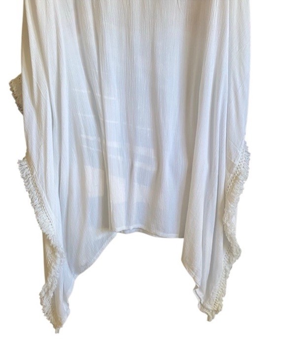 NWOT Rivera Sun White Embroidered Pancho Style Tunic. Size Large