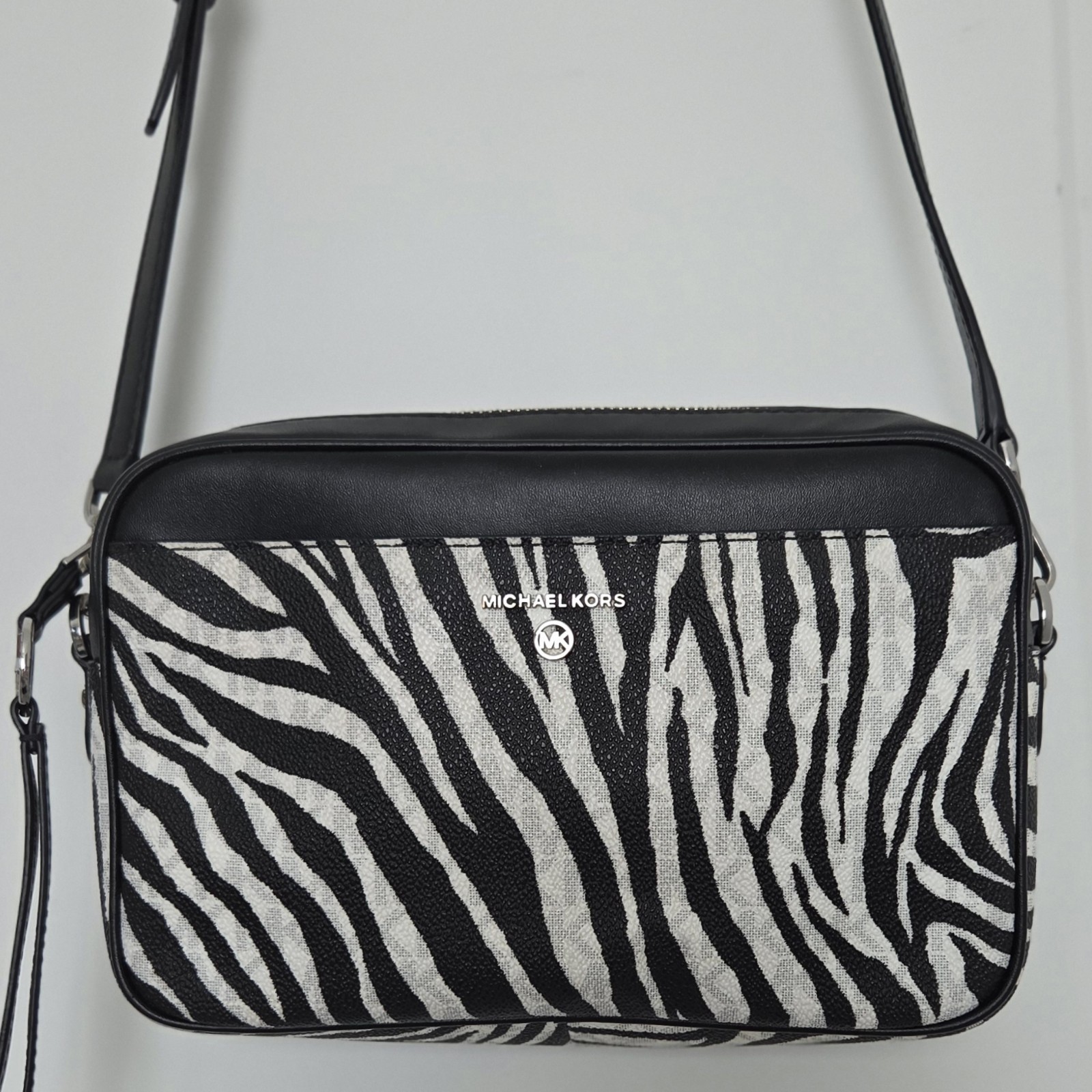 New Michael Kors Jet Set Charm Large EW Camera Crossbody black bright white bag
