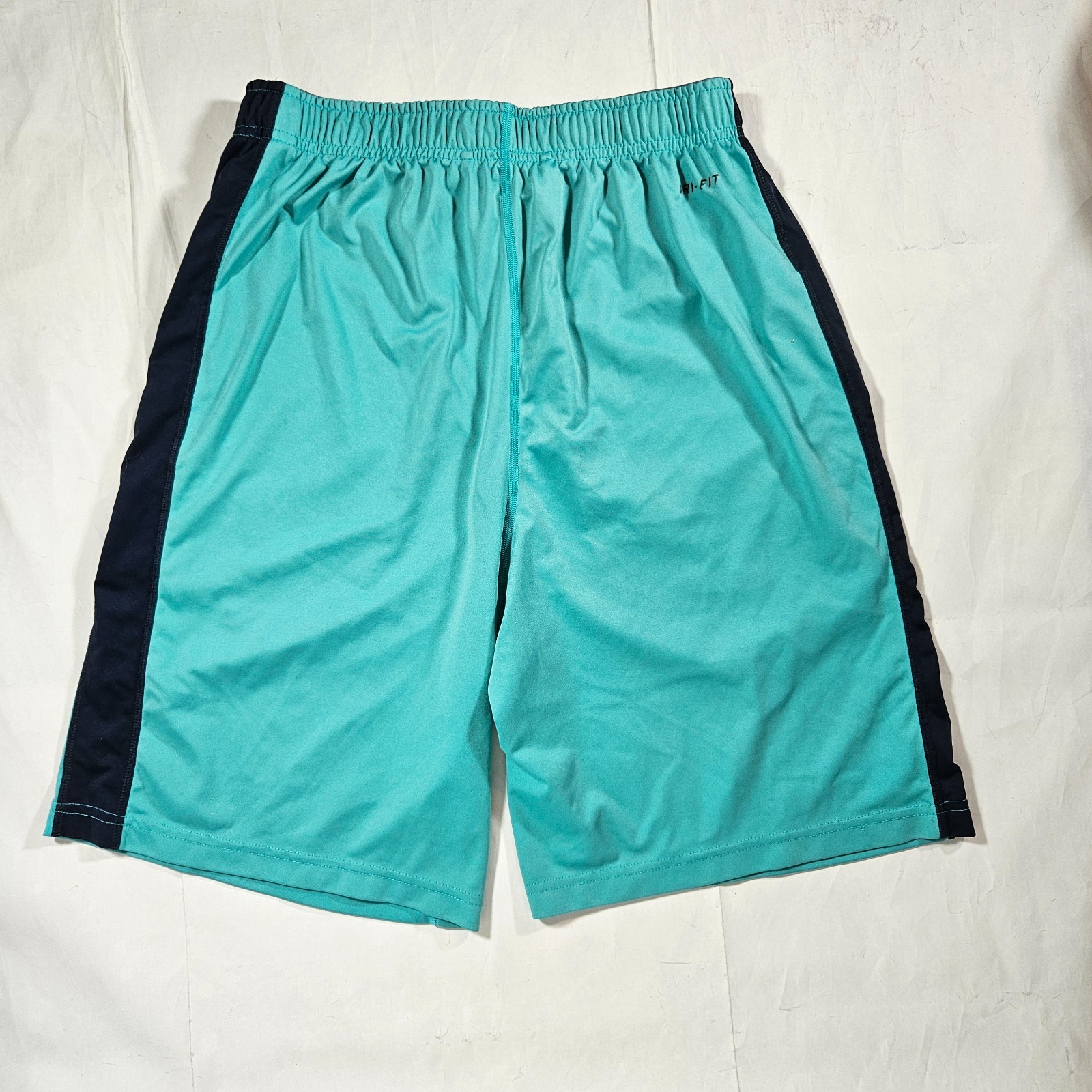 Nike Shorts Men’s Size Medium Teal Green and Blue Basketball Shorts