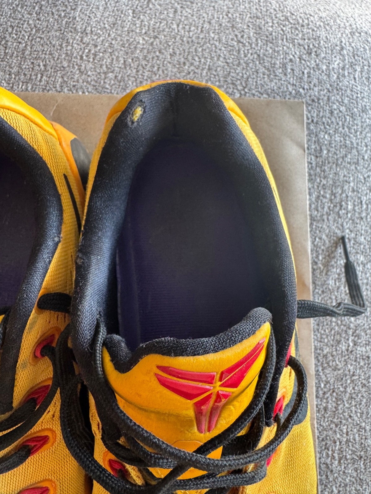 Size 10 – Nike Kobe 9 EM Bruce Lee