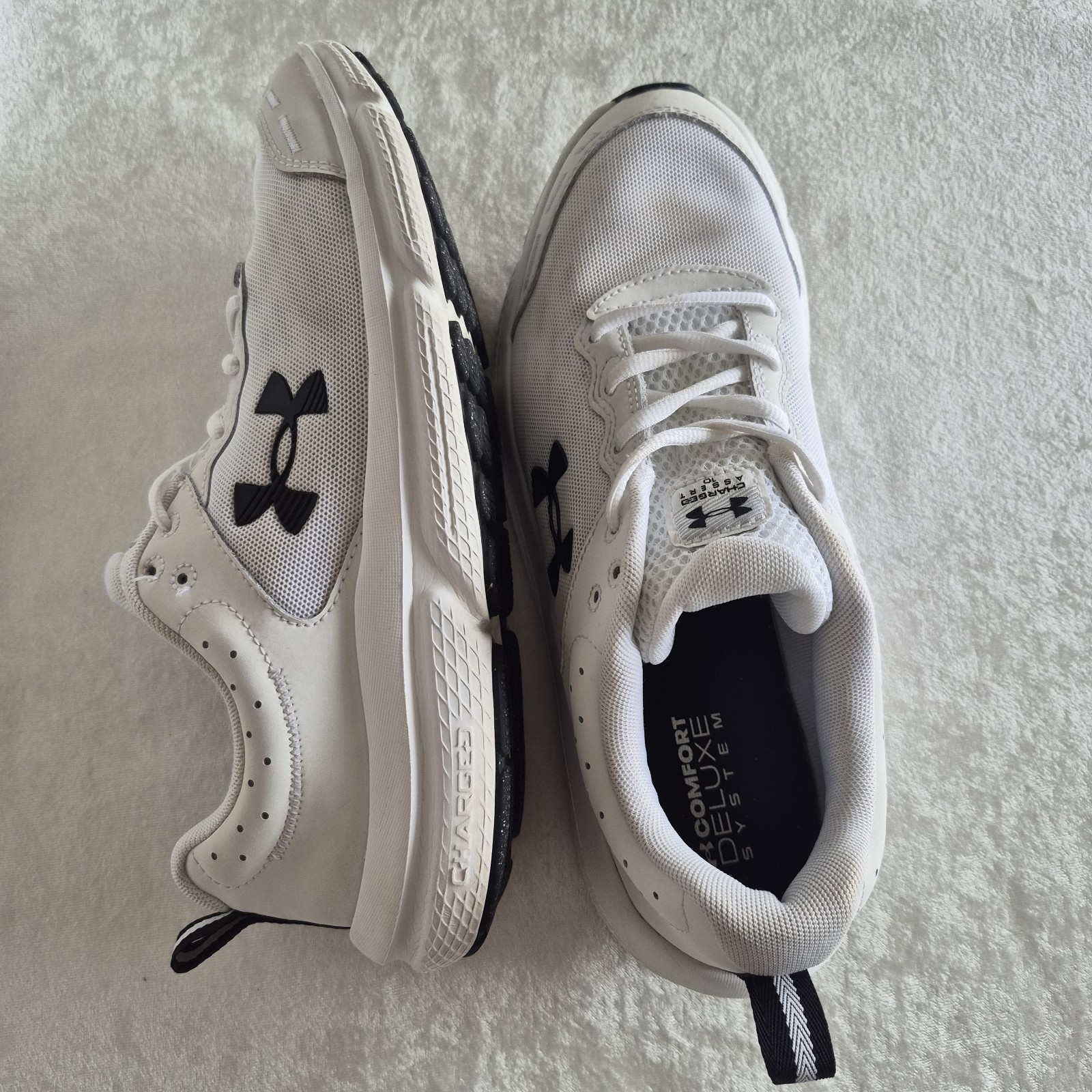 Under Armour Charged Assert Men White Black Mesh Sneakers Size 10.5 3026175-104