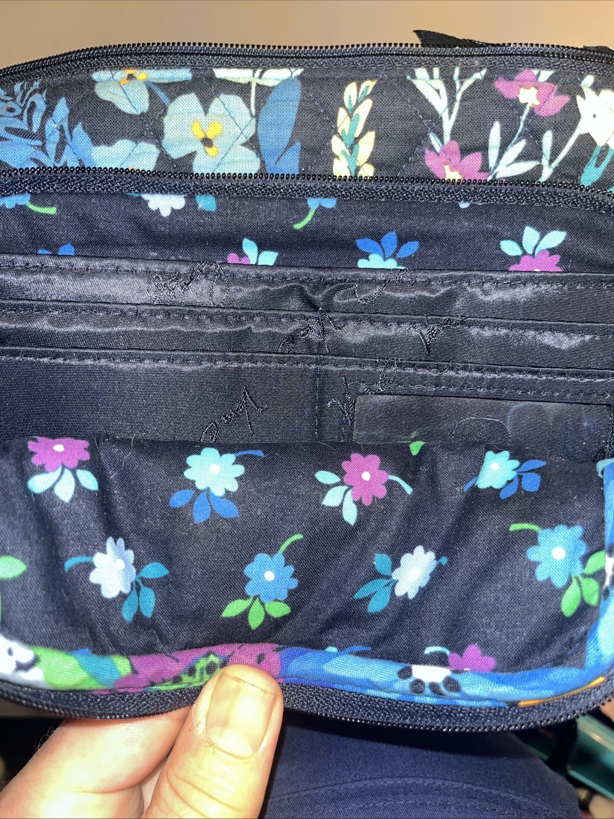 Vera Bradley Quilted Cross Bag 10in wide x 7in deep Zipped Little Hipster