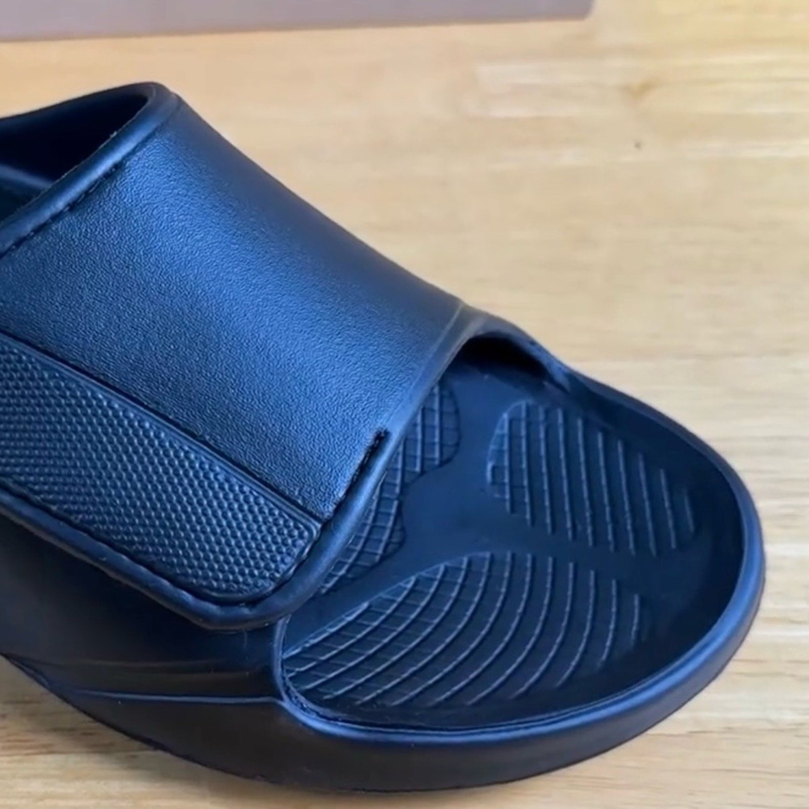 OOFOS OOahh Sport Flex Unisex Matt Black Recovery Slides Size: M: 5 W: 7 NWOT