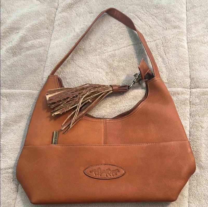 Women’s genuine leather shoulder bag. Never used.