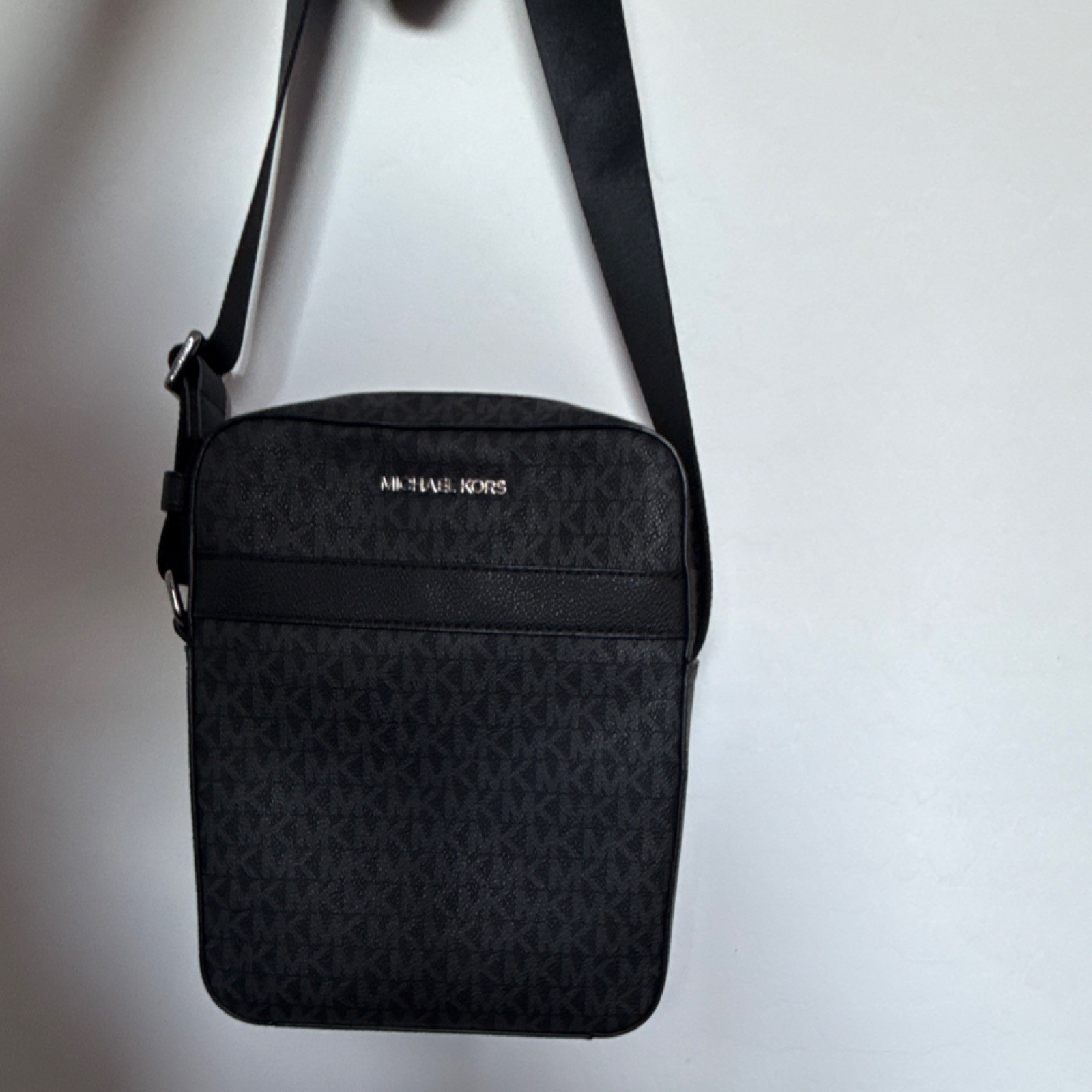 Michael Kors Men’s Black Logo Messenger Bag Adjustable Strap Lined