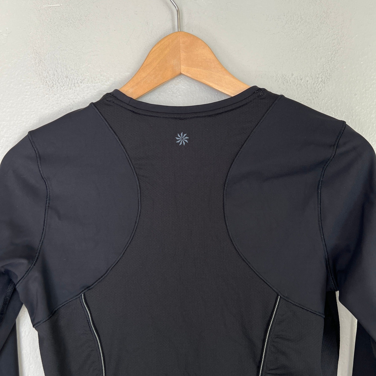 Athleta Black Eclipse Long Sleeve Shirt Top Thumbholes Women’s Sz XS Active Gym
