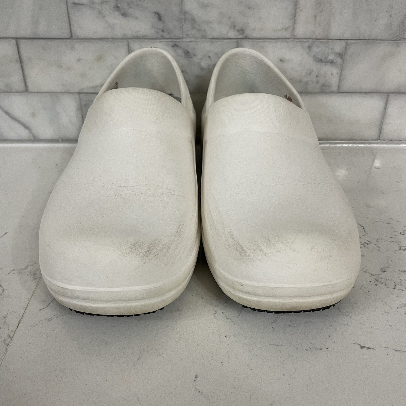 Crocs at Work White Rubber Slip Resistant On the Clock Clog Womens Size 7