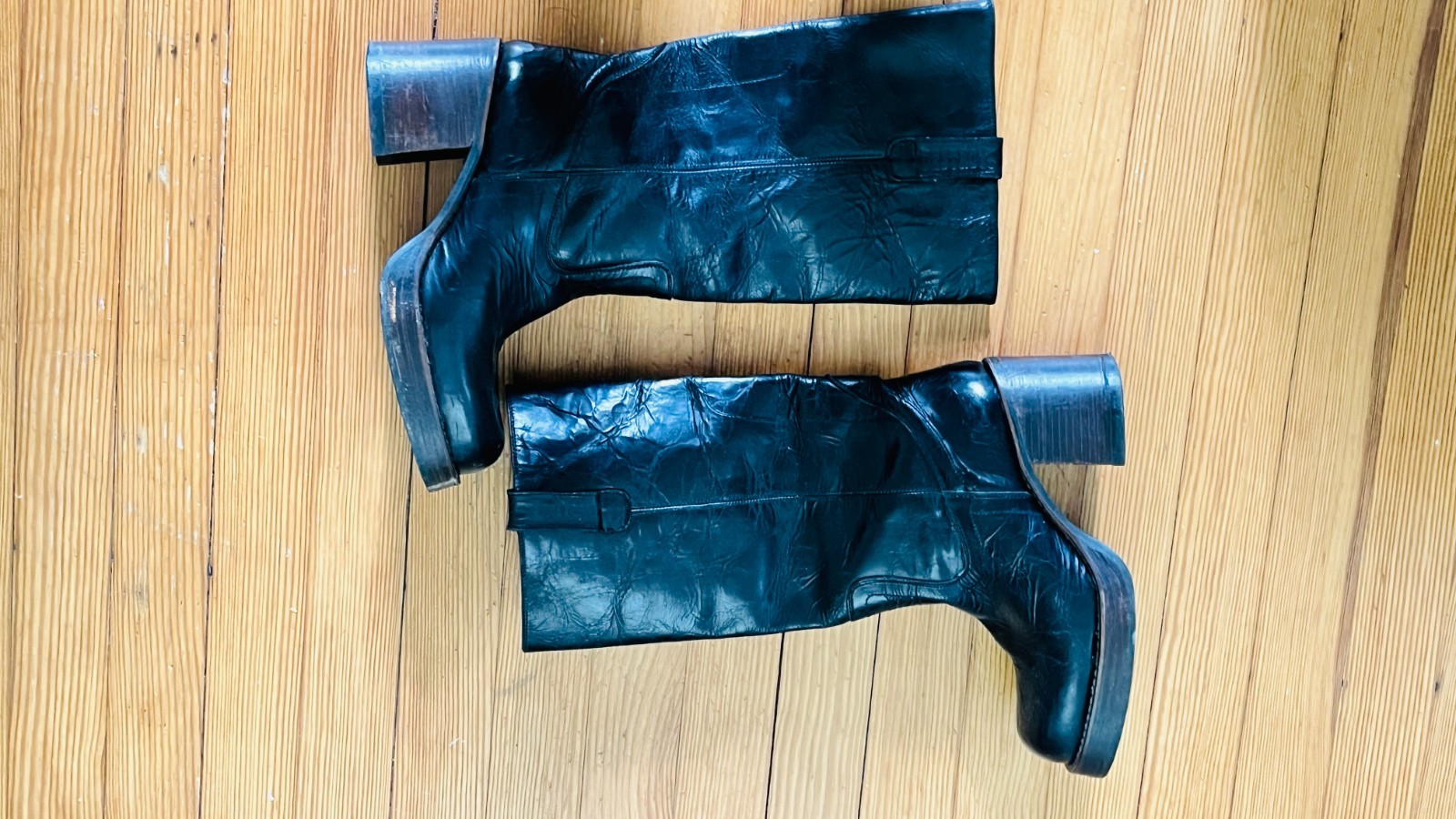 Vintage Destroy Black Patent Leather Platform Campus Boots 40/41
