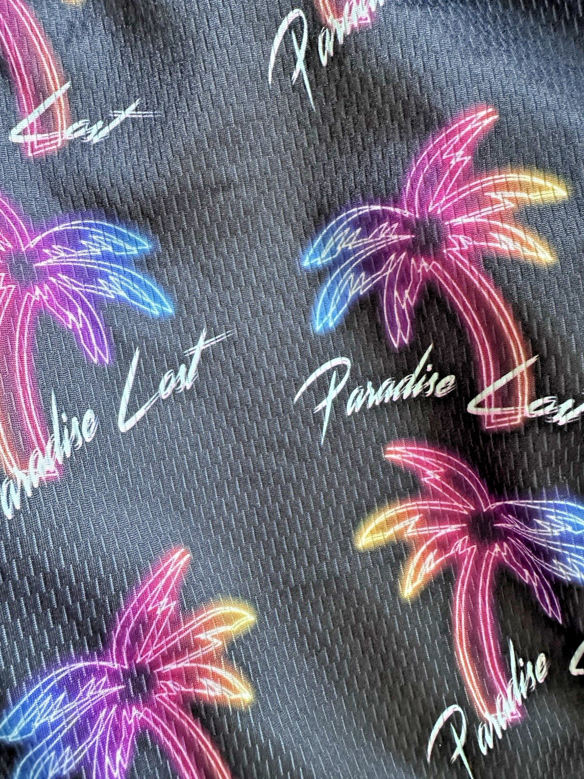 WESC Men’s Basketball shorts Lost paradise 9″ Black Multi Small