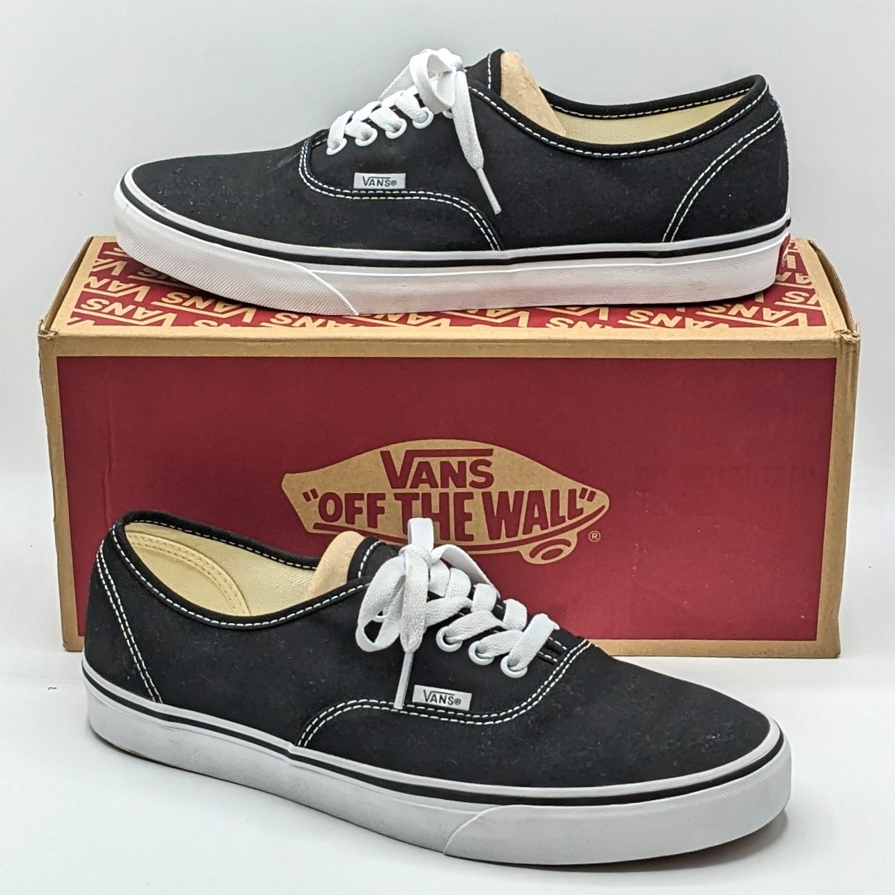 VANS “Authentic” Men’s Classic Icon Black Canvas Upper w/ Rubber Sole Shoes NEW