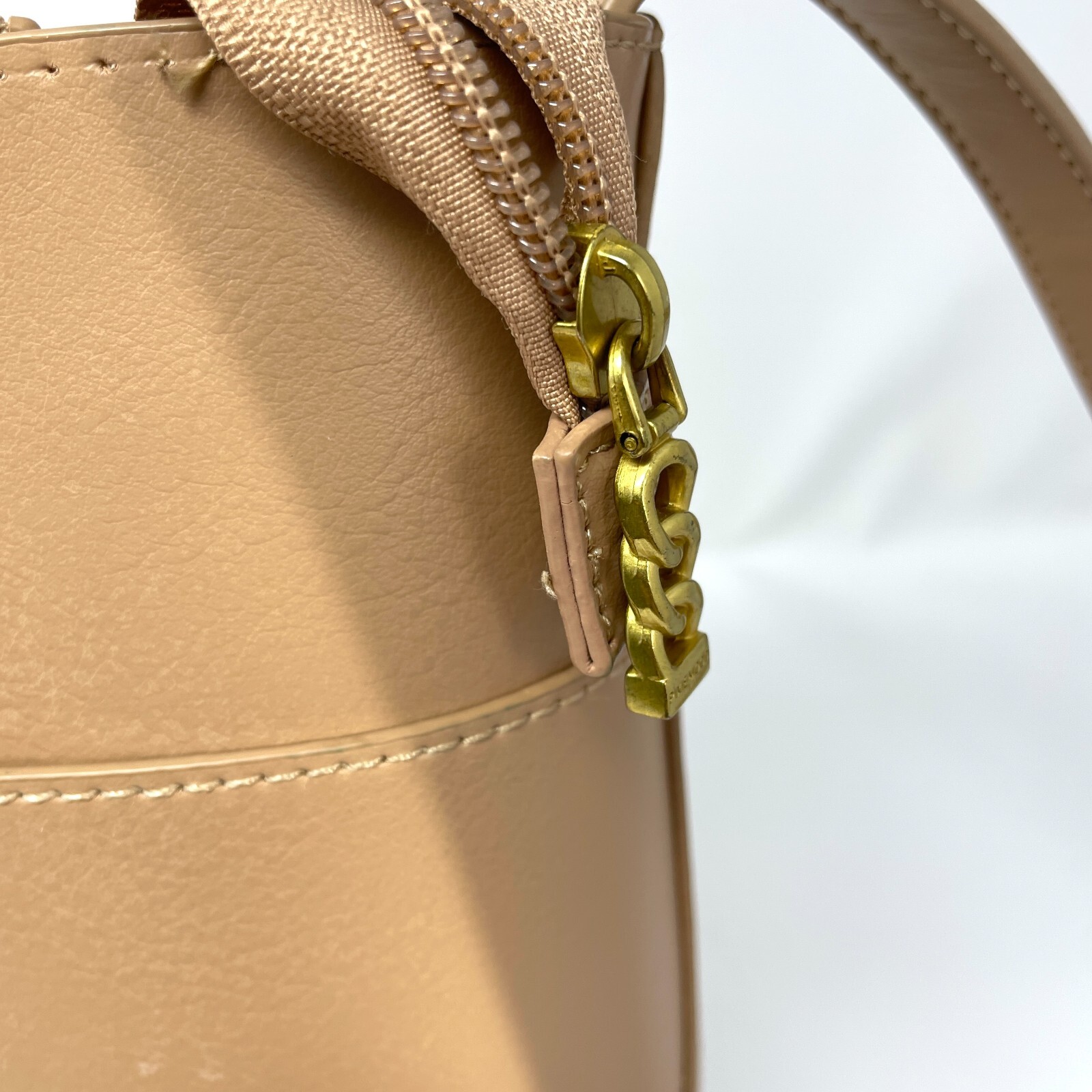 Pixie Mood Mag 10.25 x 11 Vegan Leather Crossbody Bag, Sand Color (flaws)