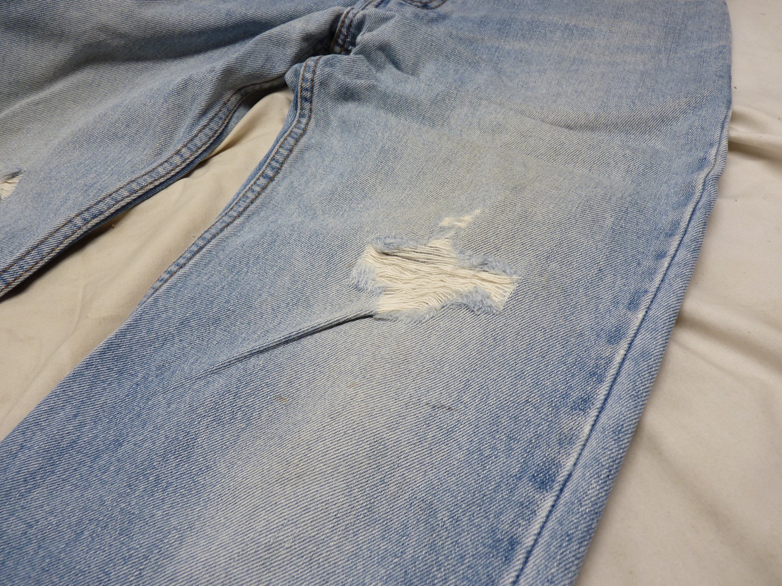 Levi’s 505 Regular Fit 31 x 30 Slightly Distressed **SEE PHOTOS** Fast Shipping