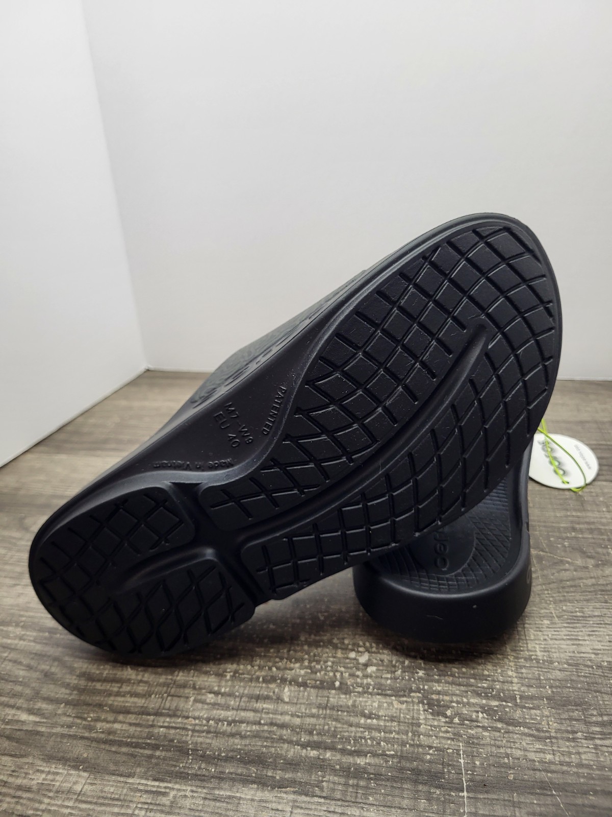 OOFOS OOAHH Sport Flex Limited Slides Men’s 7 Wms 9 Black Labyrinth Black New