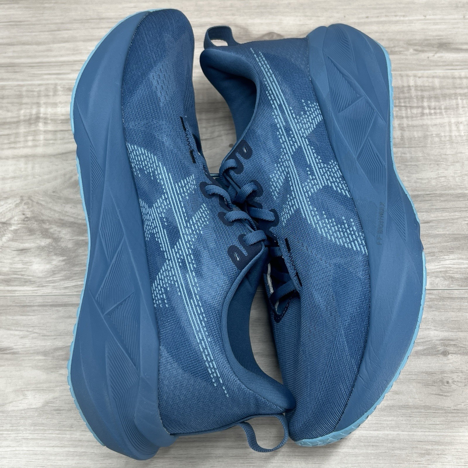 Asics NOVABLAST 5 Blue Low Top Running Shoes Men’s Sz 12.5 1011B974-405