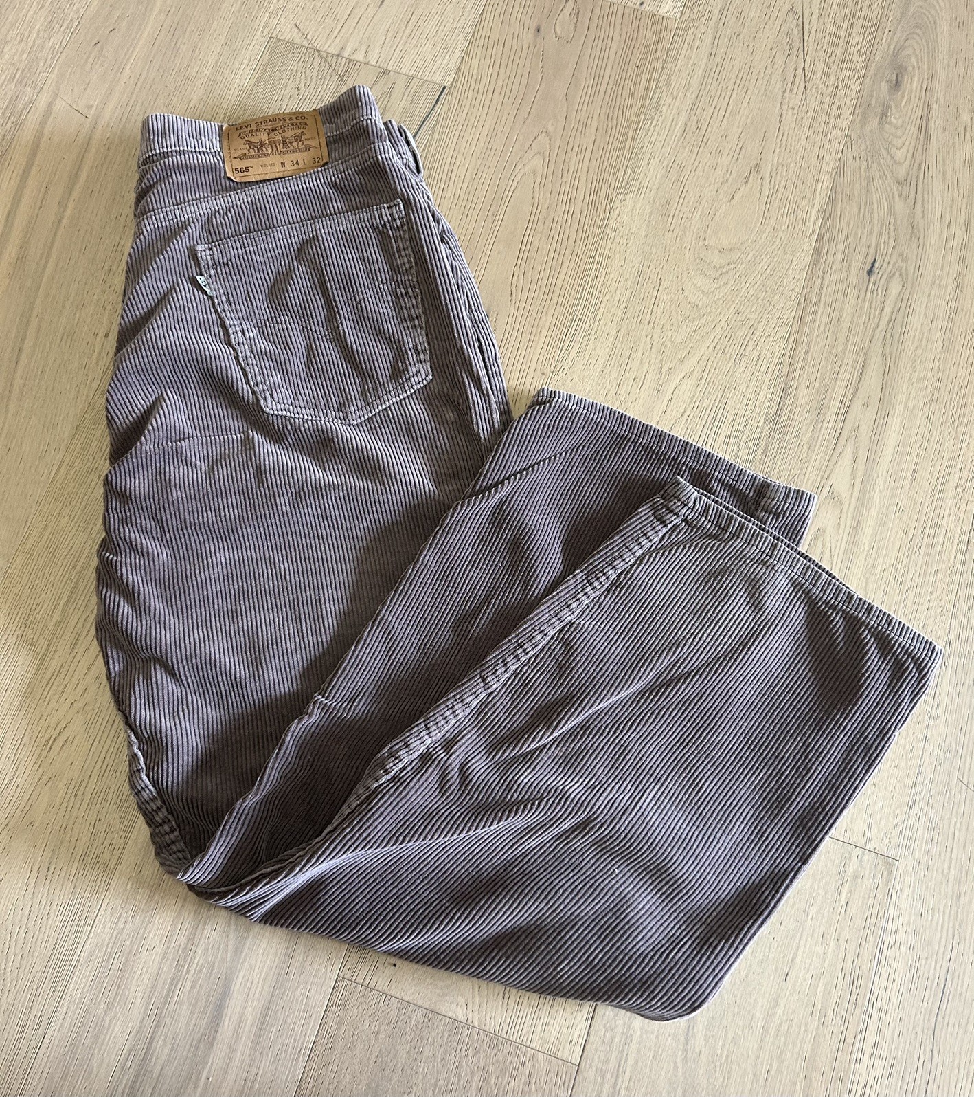 Vintage Levi’s 565 Pants Mens 34 x 32 Brown Corduroy Loose Fit Wide Leg USA