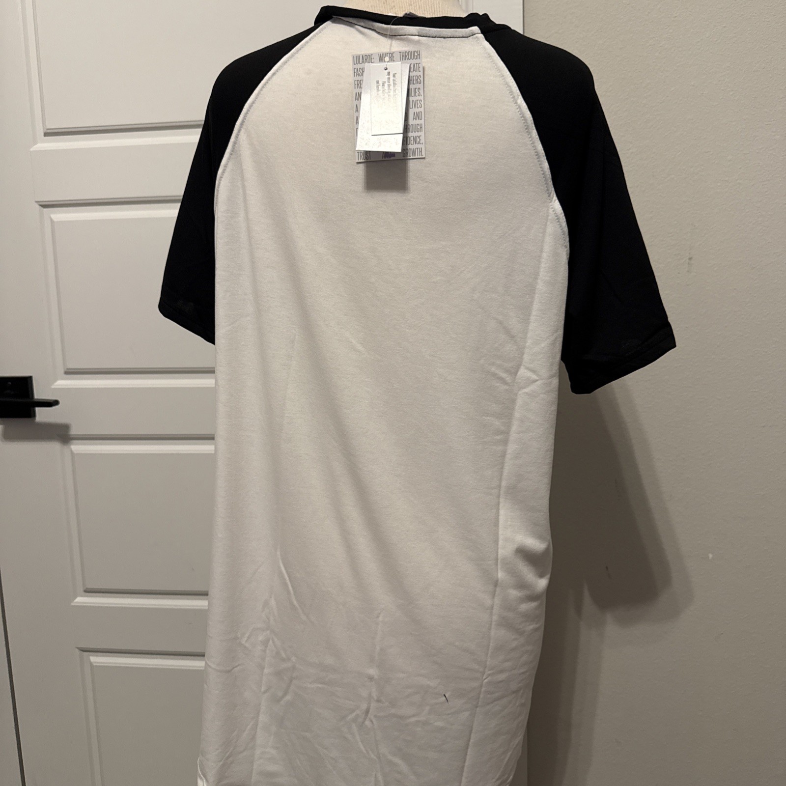 LuLaRoe Axel L Black White Short Sleeve Raglan Top Americana “FREE” Unisex NWT