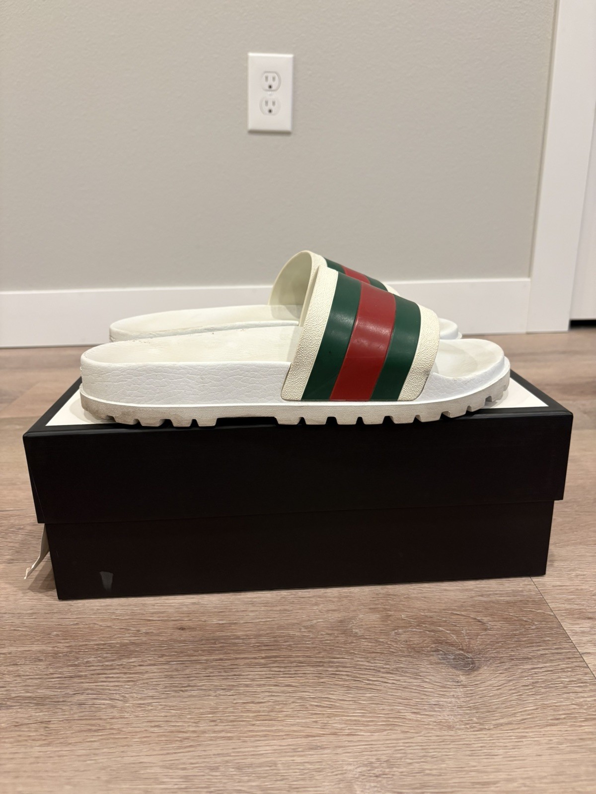 GUCCI White Red Green Stripe Pursuit Pool Web Rubber Slides Sandals 13 M