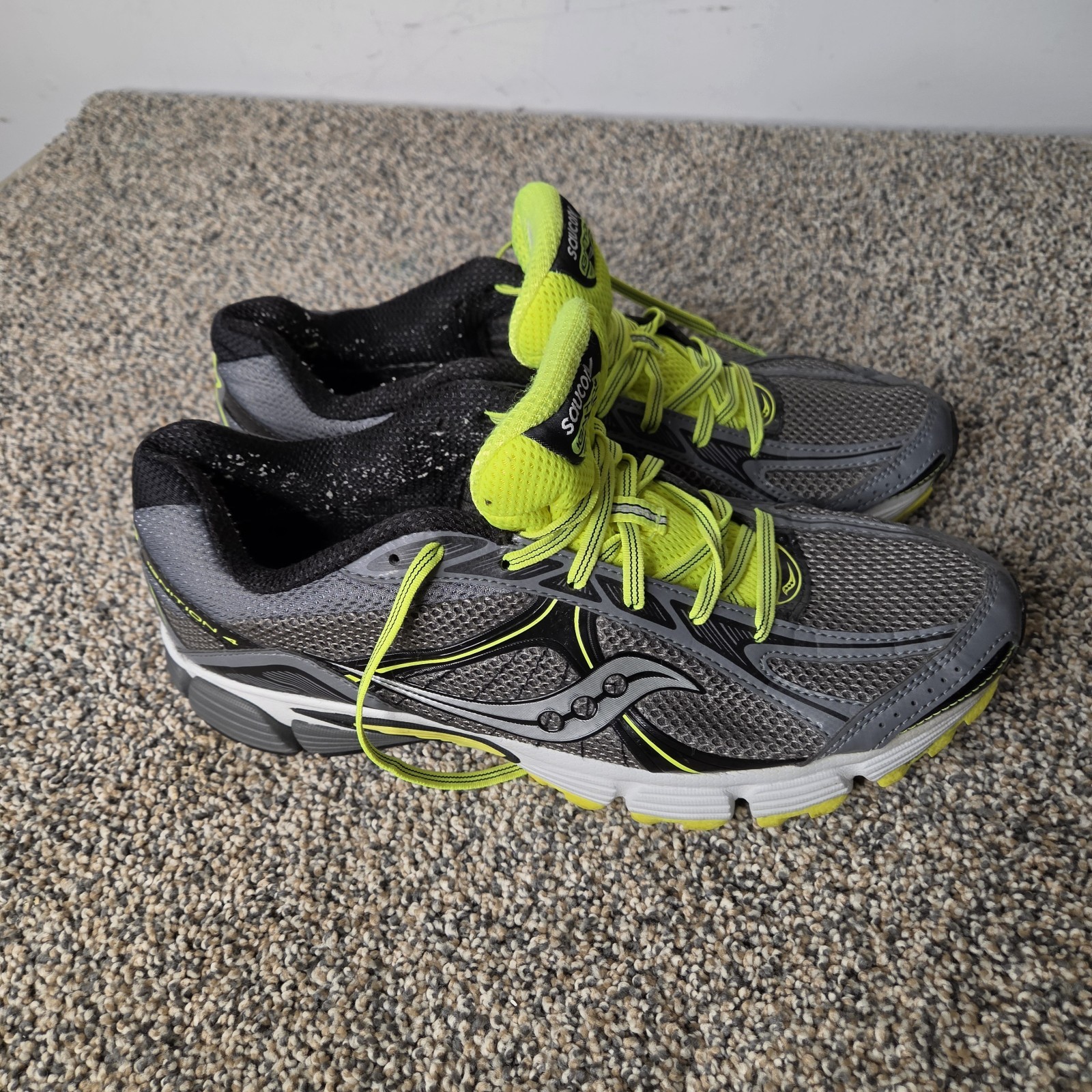 Saucony Ignition 4 Running Shoes Men’s Grey/ Lime Green Sz 10 US