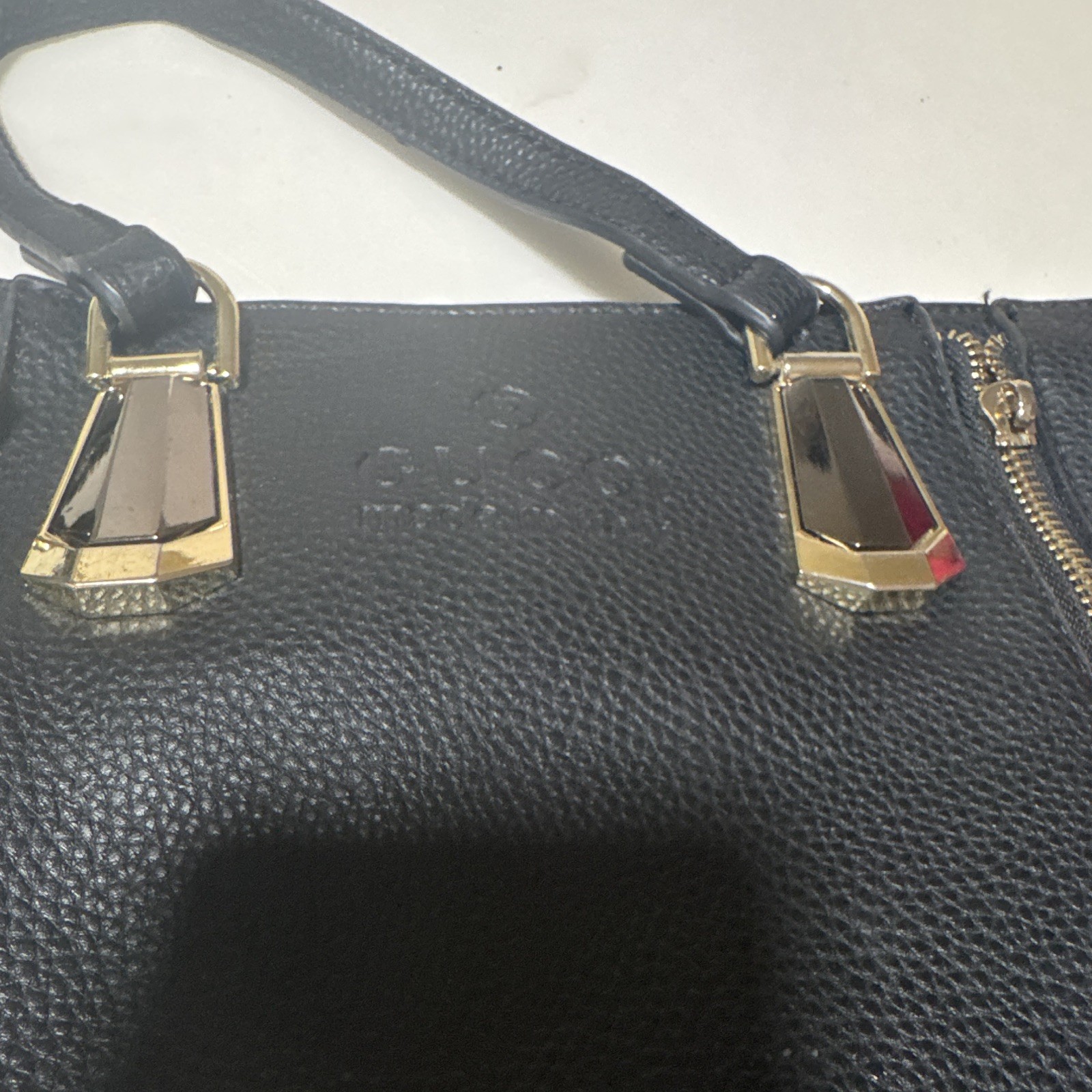 Gucci Women’s Black Medium Satchel Top Handle Zip Gold Hardware Detachable Strap
