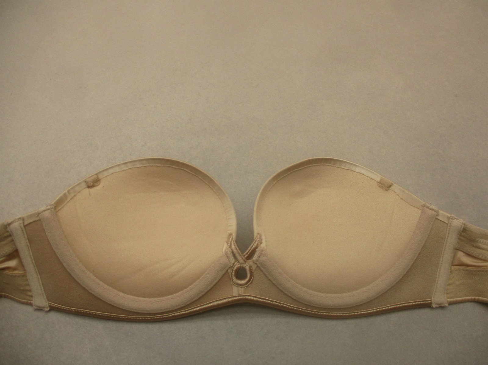 32B Victorias Secret Women Beige Lined Underwired Back Closure Strapless Bra 10R