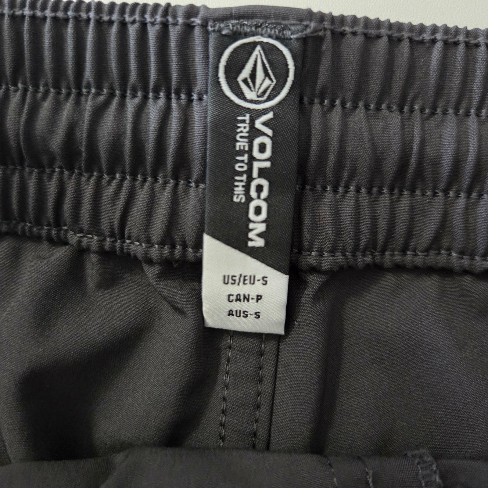 Volcom Mens Stones Hybrid Elastic Waist Shorts Size Small Gray Drawstring