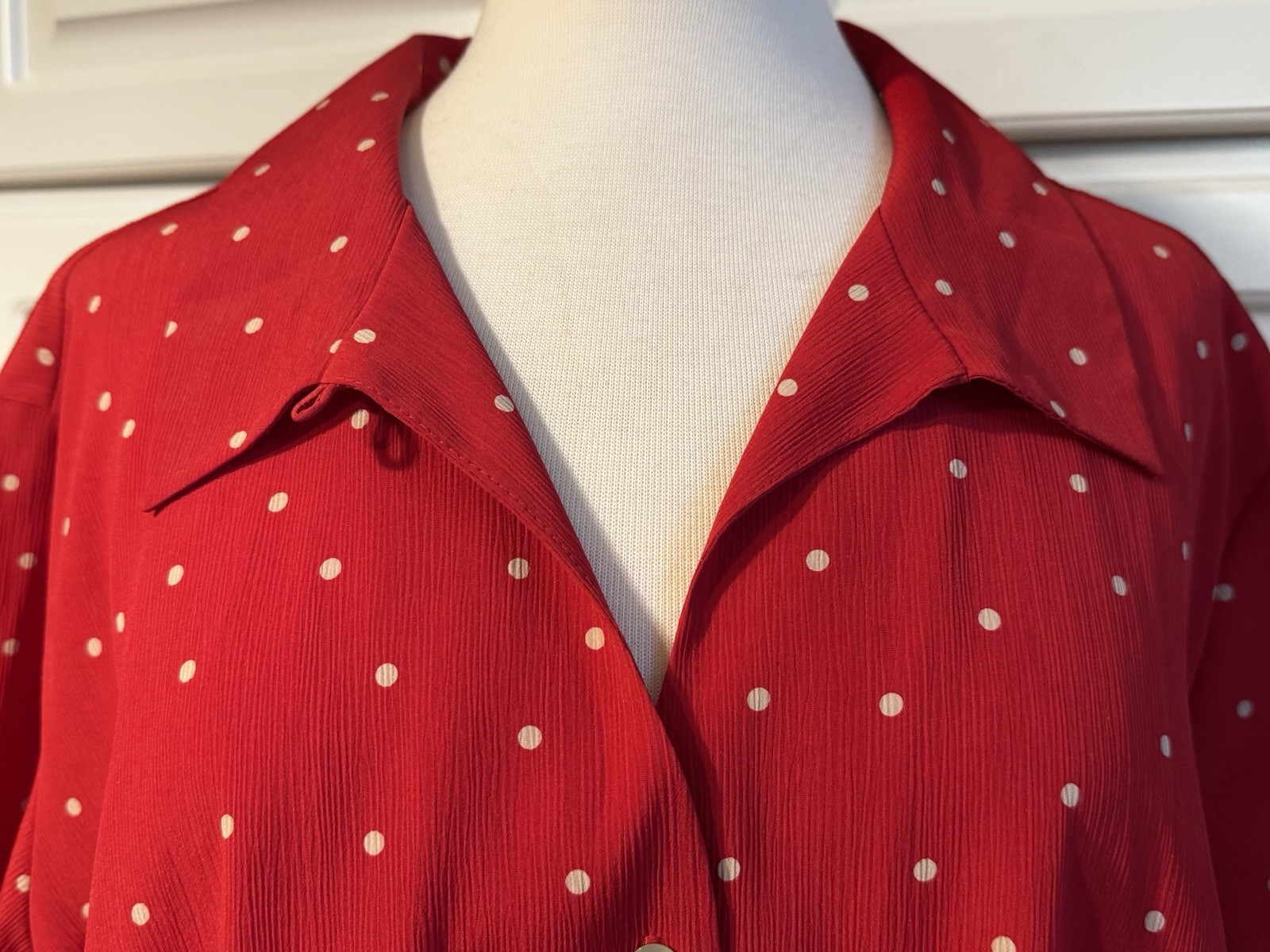 LAURA SCOTT Short Sleeve RED Polka Dot Print Collar Up Button Down Top Blouse 24