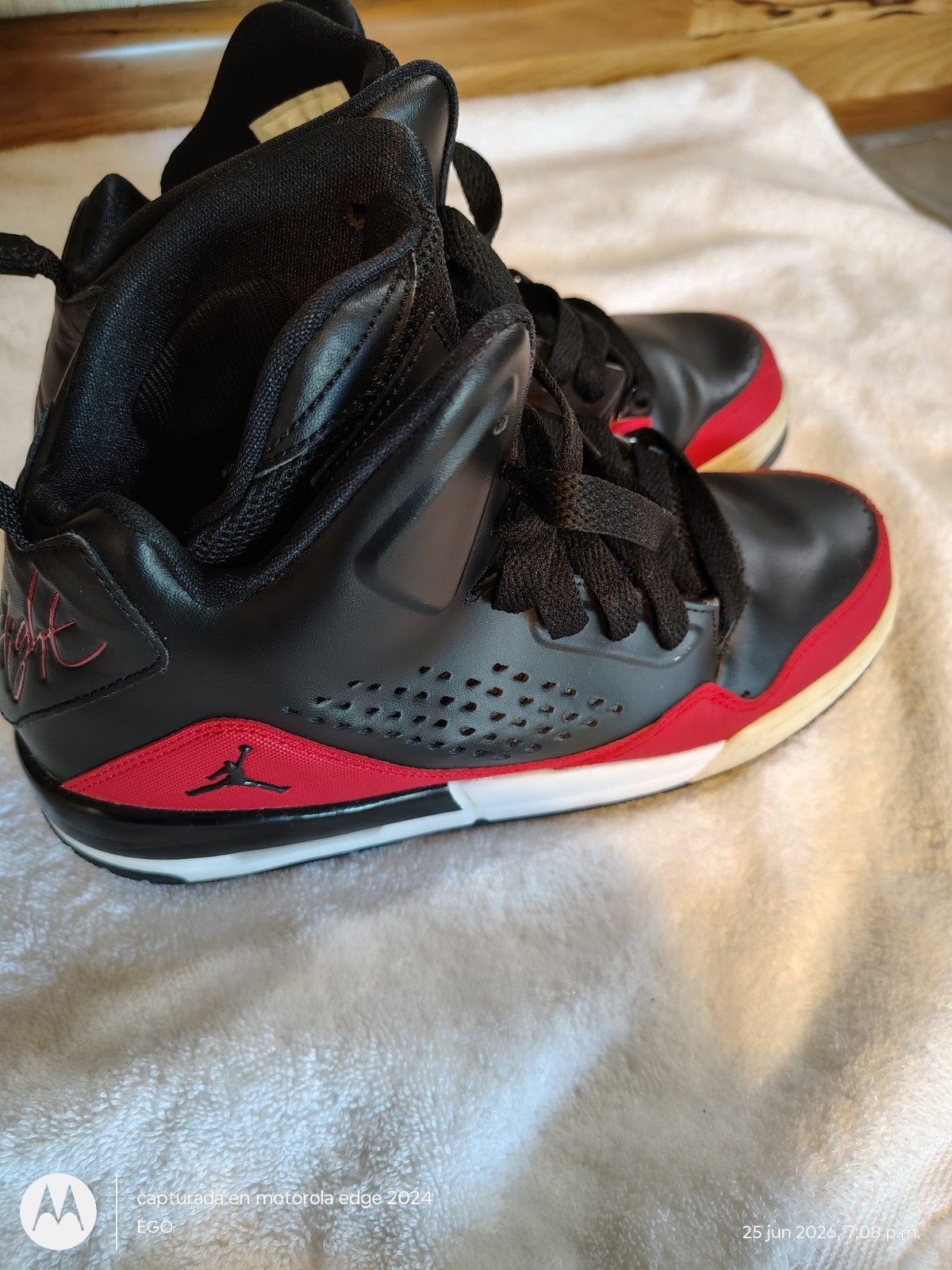 Jordan Men’s Mid Top Lace-Up Athletic Sneakers Colorblock Black/Red 616612-009