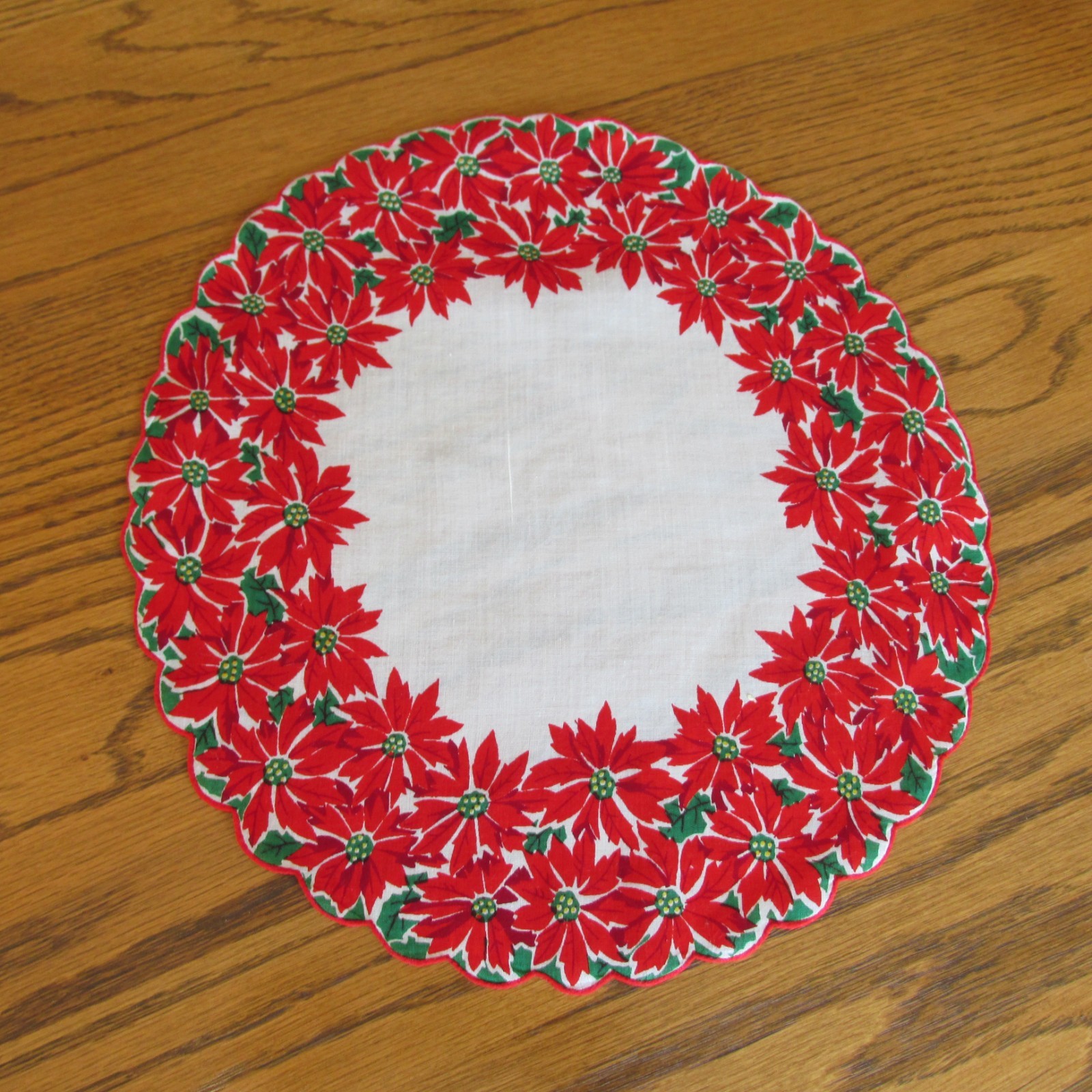 Vintage HANKIE HANDKERCHIEF CHRISTMAS POINSETTIAS 12 1/2 in diameter